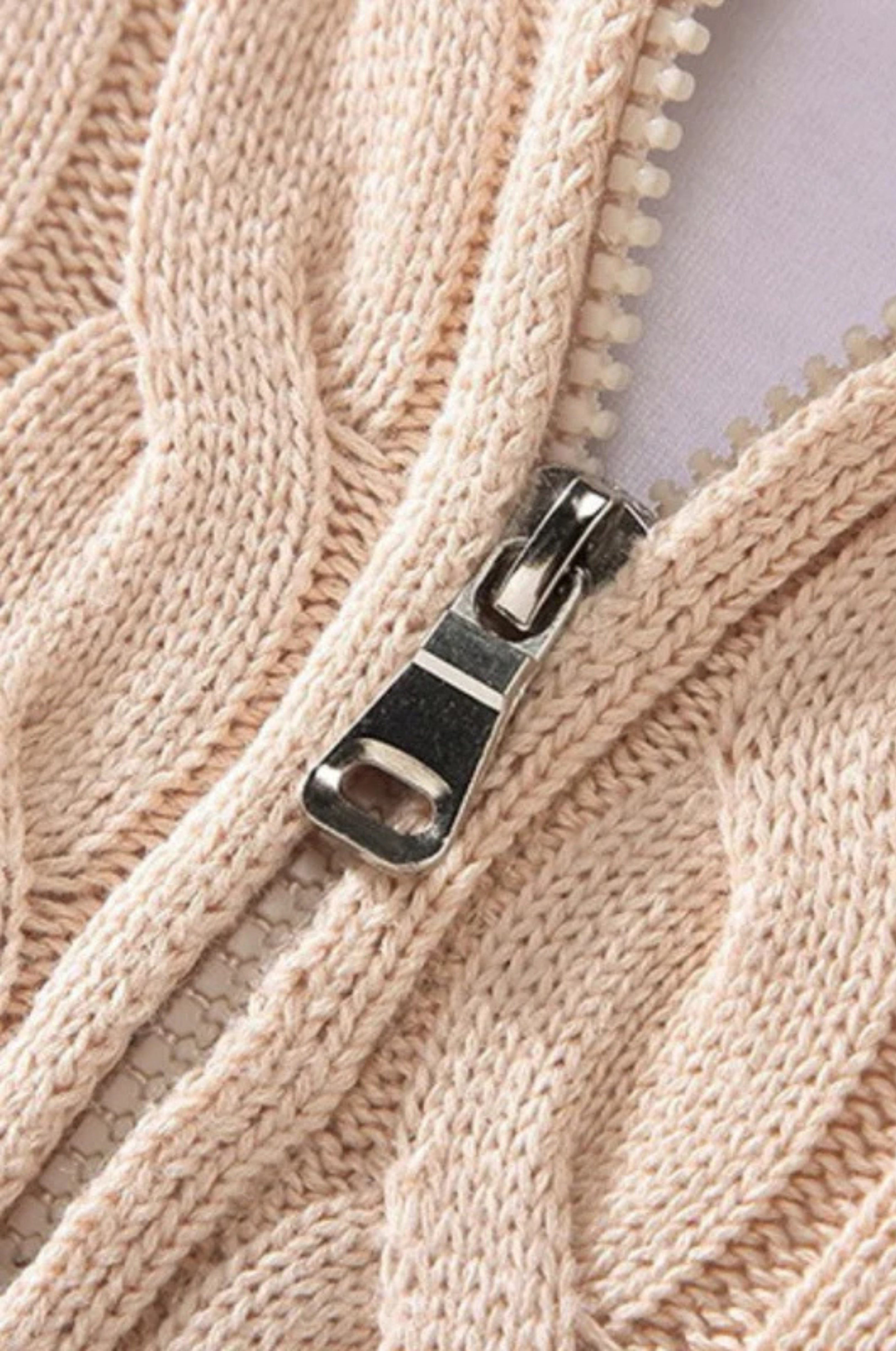 Prošívaný zipový svetr