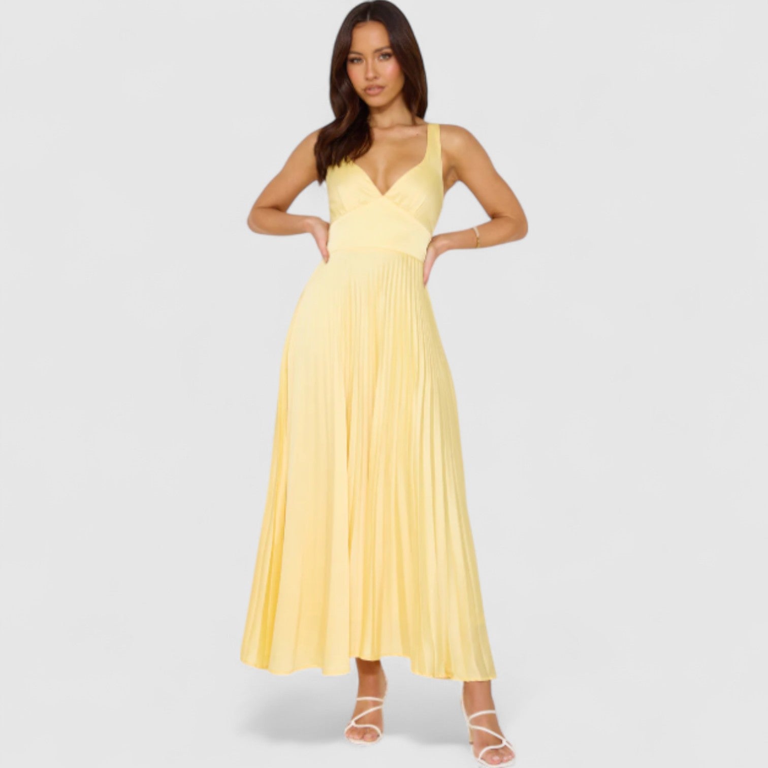 Clara – Žluté plisované maxi šaty s výstřihem do V